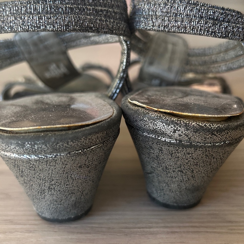 New York Transit Wedge Heel 8M Strappy Sandals Metallic Rhinestones Slip On Glam - Picture 5 of 8